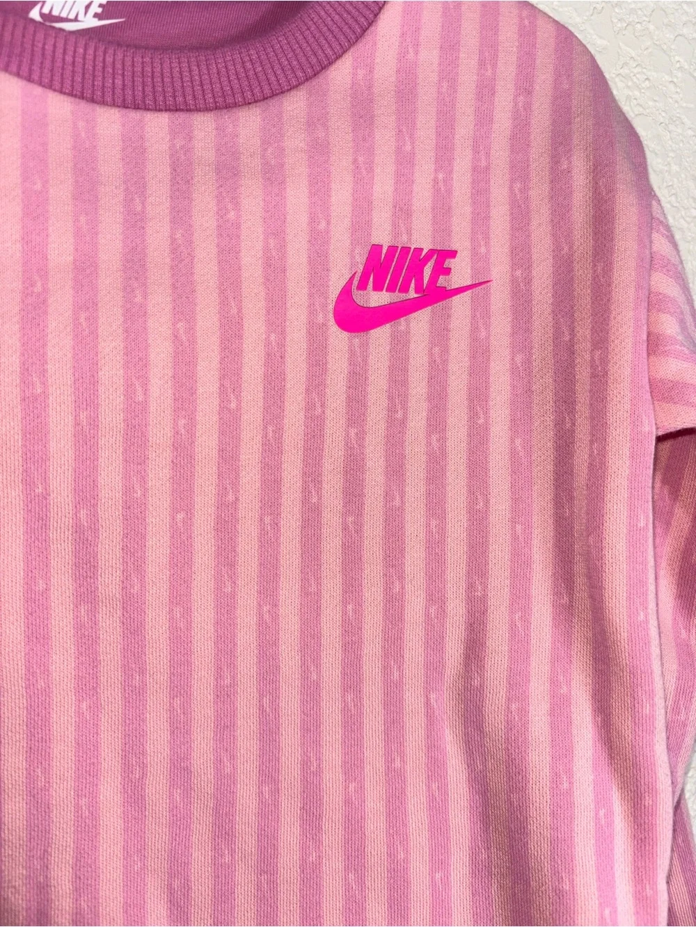 NWT Nike Kids Pink Stripe 2PC Crewneck Pullover & Legging Set w/ Neon Pink Logo